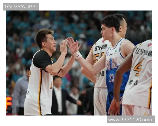 重庆篮球队在总决赛中的灵活性展现与战术调整分析